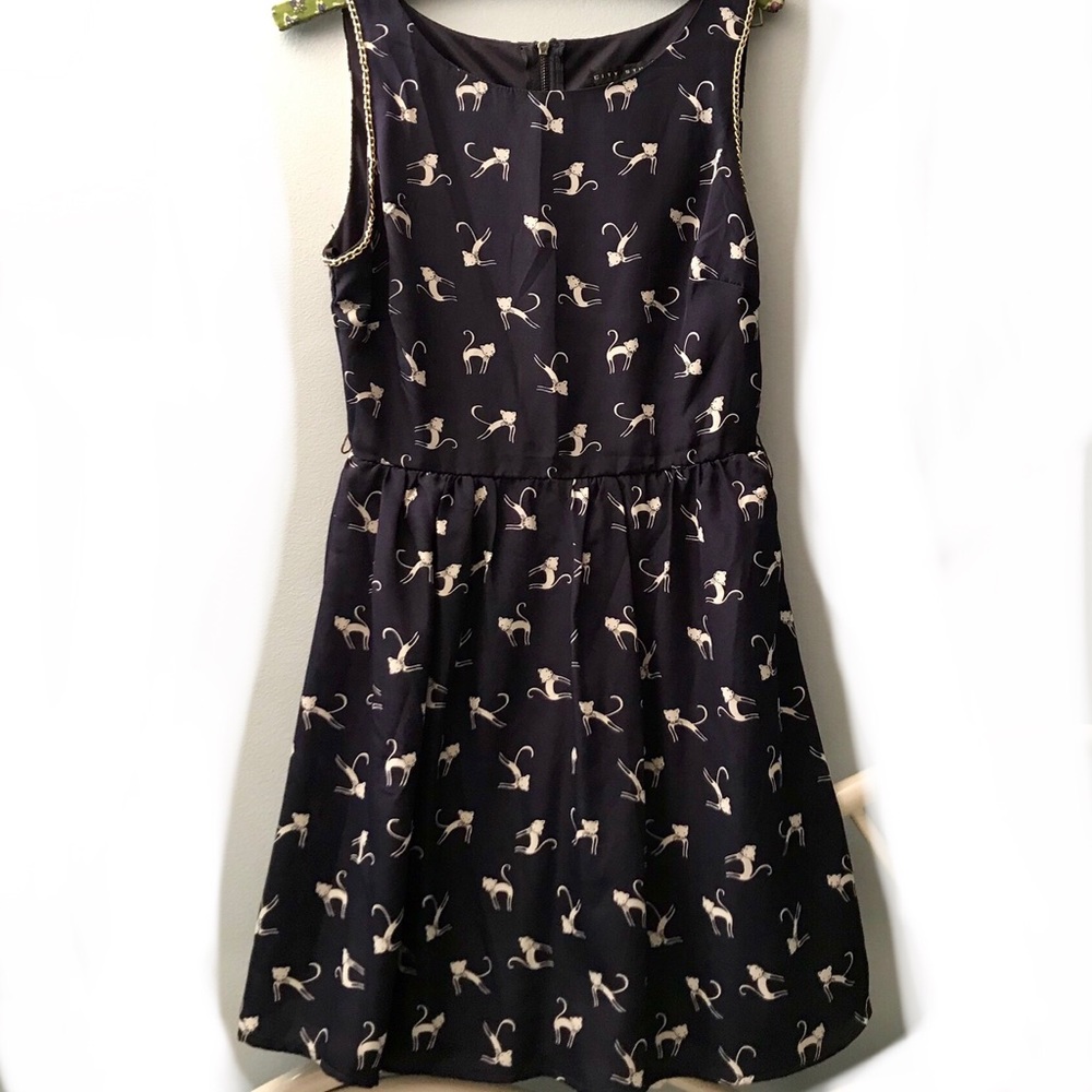 Cute cat lady dress! 😸